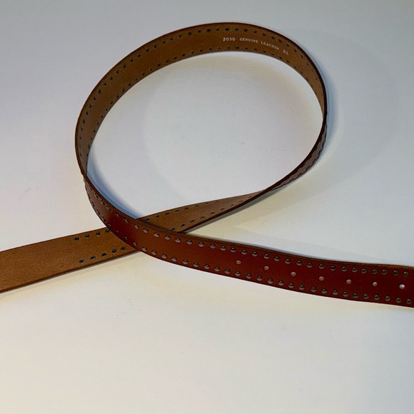 GRUNGE-ESQUE SIDE STUDDED BELT - Picture 3 of 5
